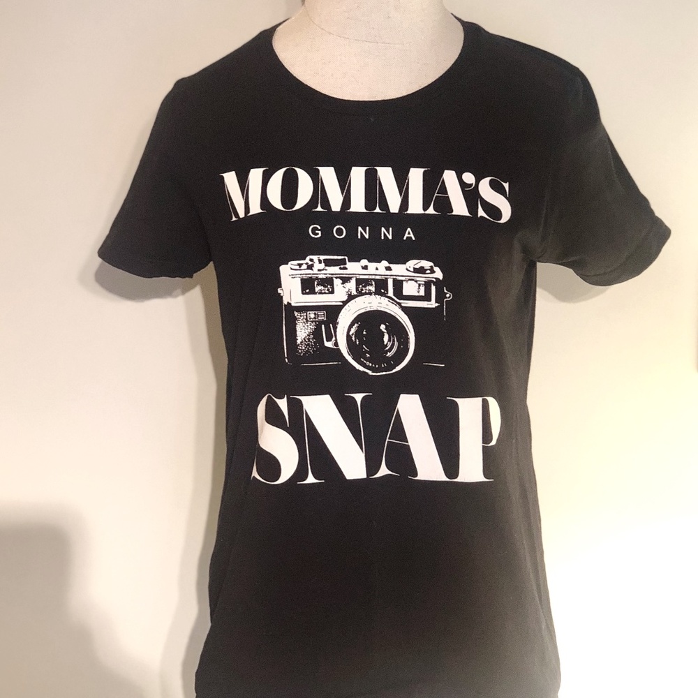 Black Tee Momma’s Gonna Snap Size Medium